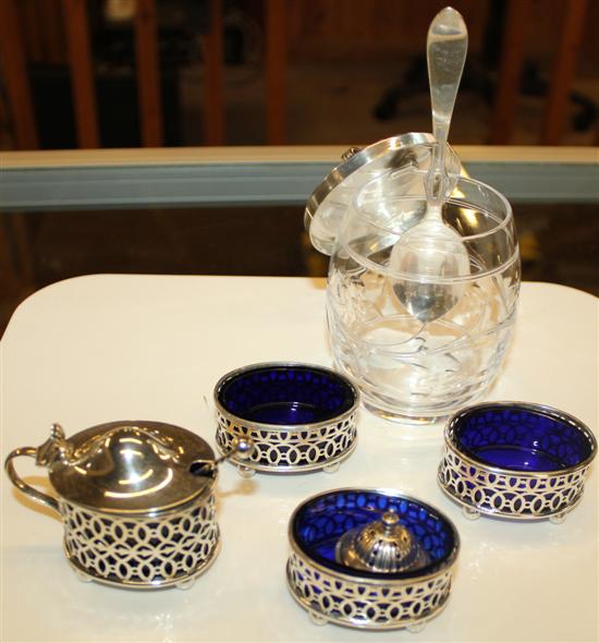 4 silver condiments, a lid and a plated mounted presence jar